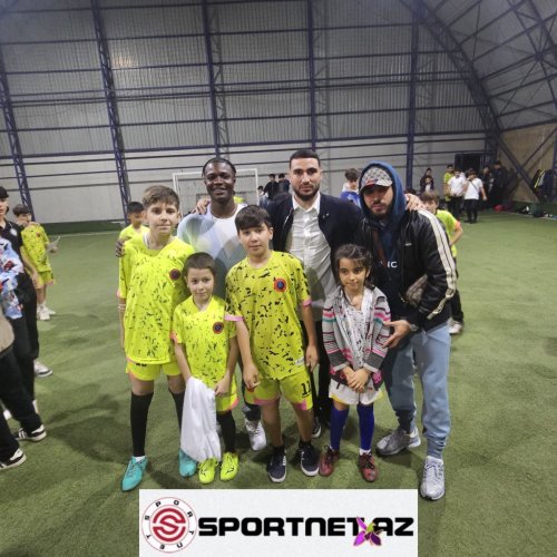 Emmanuel Addai azərbaycanca danışdı - VİDEO - FOTOLAR Emmanuel Addai azərbaycanca danışdı - VİDEO - FOTOLAR