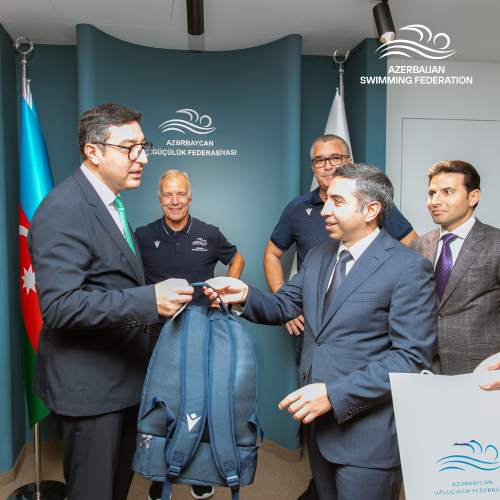 Yeni milli komandanın baş məşqçisi təqdim olundu - FOTOLAR Yeni milli komandanın baş məşqçisi təqdim olundu - FOTOLAR