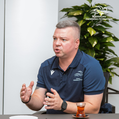 Yeni milli komandanın baş məşqçisi təqdim olundu - FOTOLAR Yeni milli komandanın baş məşqçisi təqdim olundu - FOTOLAR