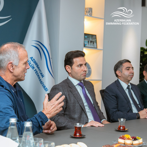 Yeni milli komandanın baş məşqçisi təqdim olundu - FOTOLAR Yeni milli komandanın baş məşqçisi təqdim olundu - FOTOLAR