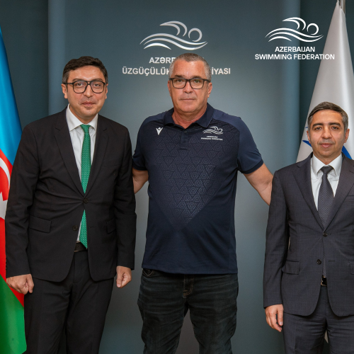 Yeni milli komandanın baş məşqçisi təqdim olundu - FOTOLAR Yeni milli komandanın baş məşqçisi təqdim olundu - FOTOLAR