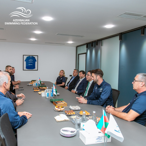 Yeni milli komandanın baş məşqçisi təqdim olundu - FOTOLAR Yeni milli komandanın baş məşqçisi təqdim olundu - FOTOLAR