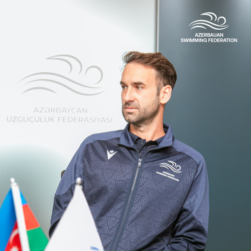 Yeni milli komandanın baş məşqçisi təqdim olundu - FOTOLAR Yeni milli komandanın baş məşqçisi təqdim olundu - FOTOLAR