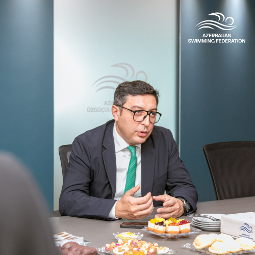 Yeni milli komandanın baş məşqçisi təqdim olundu - FOTOLAR Yeni milli komandanın baş məşqçisi təqdim olundu - FOTOLAR