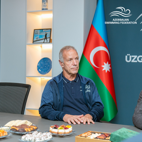 Yeni milli komandanın baş məşqçisi təqdim olundu - FOTOLAR Yeni milli komandanın baş məşqçisi təqdim olundu - FOTOLAR