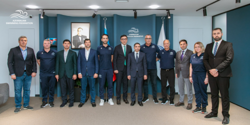 Yeni milli komandanın baş məşqçisi təqdim olundu - FOTOLAR Yeni milli komandanın baş məşqçisi təqdim olundu - FOTOLAR