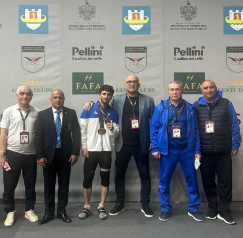Ağırlıqqaldıranımız Avropa çempionatında 3 medal qazandı - FOTO