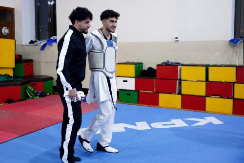 Kadi öz oxşarını Bakıda tapdı - FOTOLAR