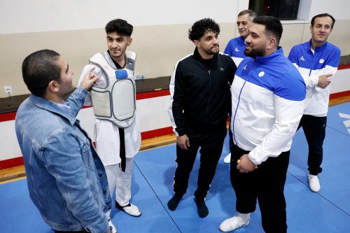 Kadi öz oxşarını Bakıda tapdı - FOTOLAR