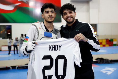 Kadi öz oxşarını Bakıda tapdı - FOTOLAR