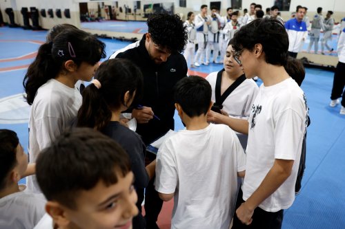 Kadi öz oxşarını Bakıda tapdı - FOTOLAR