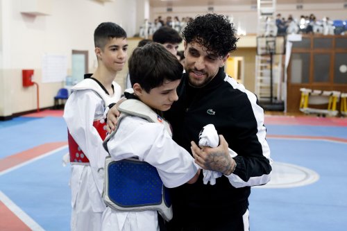 Kadi öz oxşarını Bakıda tapdı - FOTOLAR