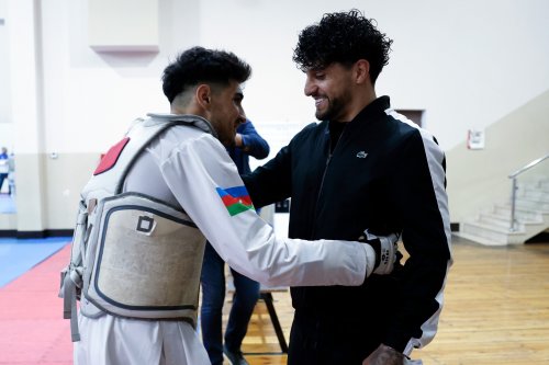 Kadi öz oxşarını Bakıda tapdı - FOTOLAR