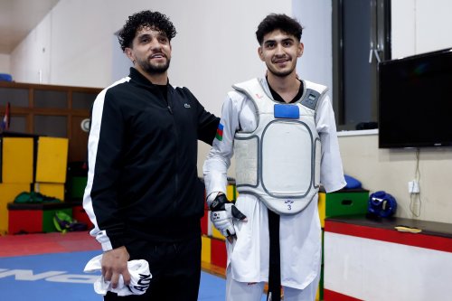 Kadi öz oxşarını Bakıda tapdı - FOTOLAR