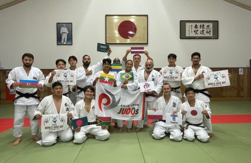 Azərbaycanlı məşqçi Yaponiyada mükafatlandırıldı - FOTO Azərbaycanlı məşqçi Yaponiyada mükafatlandırıldı - FOTO