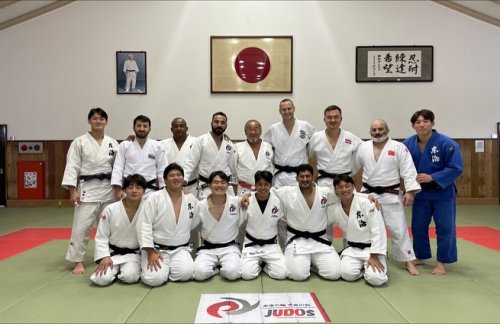 Azərbaycanlı məşqçi Yaponiyada mükafatlandırıldı - FOTO Azərbaycanlı məşqçi Yaponiyada mükafatlandırıldı - FOTO