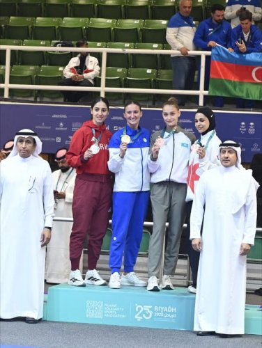 Karateçimiz İslamiadanın üçqat qalibi oldu - FOTOLAR Karateçimiz İslamiadanın üçqat qalibi oldu - FOTOLAR