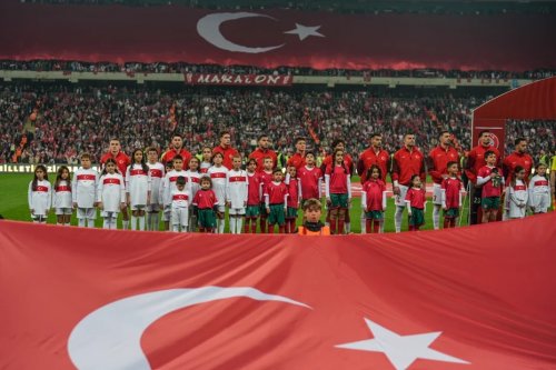 Azərbaycan - Türkiyə: Bir millət, bayrağa fərqli münasibət - FOTOLAR Azərbaycan - Türkiyə: Bir millət, bayrağa fərqli münasibət - FOTOLAR