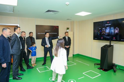 Qurban Qurbanov və futbolçular yeni tibb mərkəzində - FOTOLAR