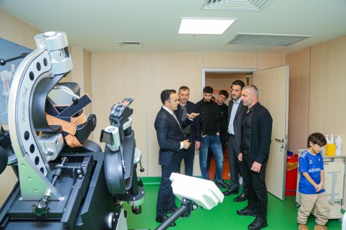 Qurban Qurbanov və futbolçular yeni tibb mərkəzində - FOTOLAR