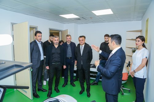 Qurban Qurbanov və futbolçular yeni tibb mərkəzində - FOTOLAR