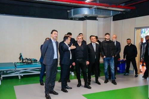 Qurban Qurbanov və futbolçular yeni tibb mərkəzində - FOTOLAR