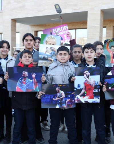 Tanınmış güləşçilərimiz Xankəndidə - FOTOLAR Tanınmış güləşçilərimiz Xankəndidə - FOTOLAR