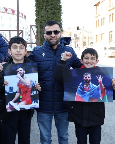 Tanınmış güləşçilərimiz Xankəndidə - FOTOLAR Tanınmış güləşçilərimiz Xankəndidə - FOTOLAR