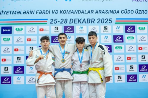 Azərbaycan çempionatının ilk medalçıları - FOTOLAR