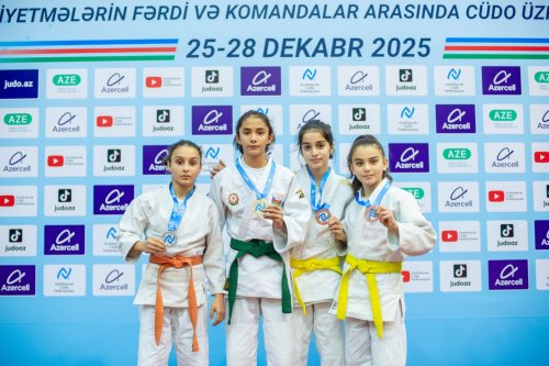 Azərbaycan çempionatının ilk medalçıları - FOTOLAR
