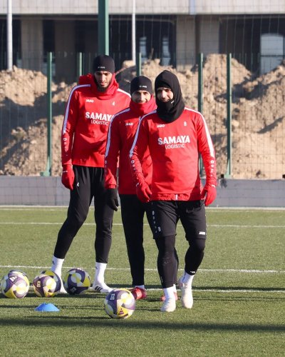 "Araz-Naxçıvan" 12 futbolçu ilə başladı - FOTOLAR "Araz-Naxçıvan" 12 futbolçu ilə başladı - FOTOLAR