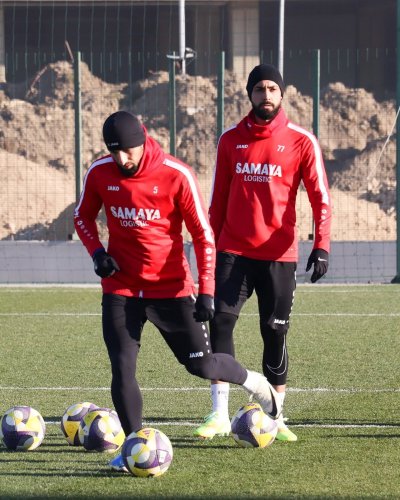 "Araz-Naxçıvan" 12 futbolçu ilə başladı - FOTOLAR "Araz-Naxçıvan" 12 futbolçu ilə başladı - FOTOLAR