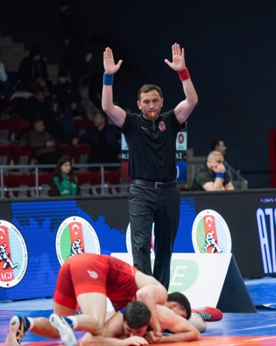 Sərbəst güləşçilər də başladı: Finalçılar məlum oldu