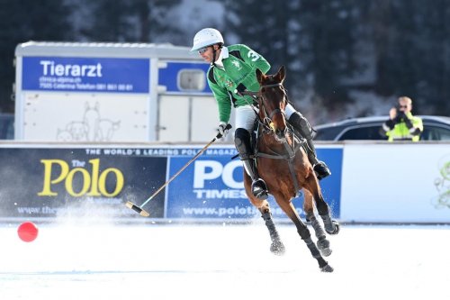 Azərbaycan komandası İsveçrədə ilk oyununa çıxır