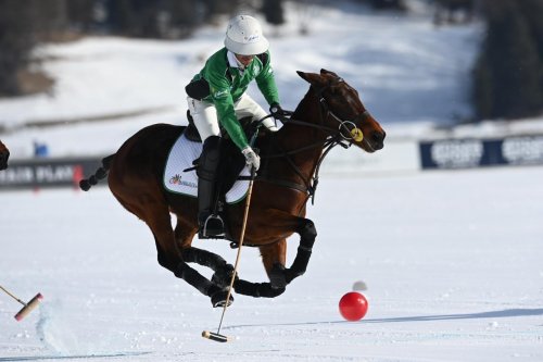 Azərbaycan komandası İsveçrədə ilk oyununa çıxır