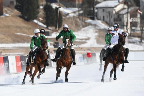 Azərbaycan komandası İsveçrədə ilk oyununa çıxır