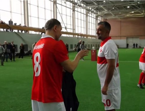 Səmədov Simonyanın xatirə matçında iştirak etdi, oyun yarımçıq qaldı - FOTOLAR