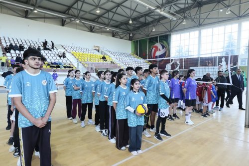 Şahin Bağırov Cəlilabadda voleybolçularla görüşdü - FOTOLAR Şahin Bağırov Cəlilabadda voleybolçularla görüşdü - FOTOLAR
