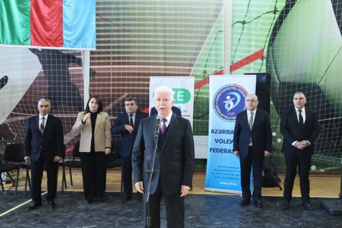 Şahin Bağırov Cəlilabadda voleybolçularla görüşdü - FOTOLAR Şahin Bağırov Cəlilabadda voleybolçularla görüşdü - FOTOLAR