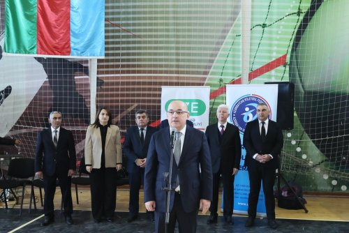 Şahin Bağırov Cəlilabadda voleybolçularla görüşdü - FOTOLAR Şahin Bağırov Cəlilabadda voleybolçularla görüşdü - FOTOLAR