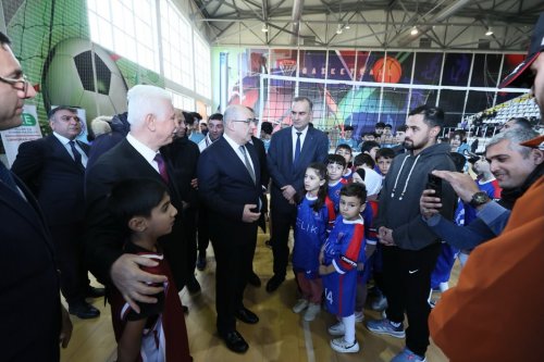 Şahin Bağırov Cəlilabadda voleybolçularla görüşdü - FOTOLAR Şahin Bağırov Cəlilabadda voleybolçularla görüşdü - FOTOLAR