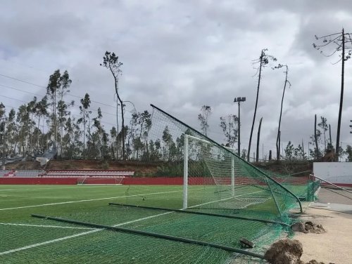 Avropa çempionatı üçün tikilmiş stadion dağıldı - FOTOLAR Avropa çempionatı üçün tikilmiş stadion dağıldı - FOTOLAR