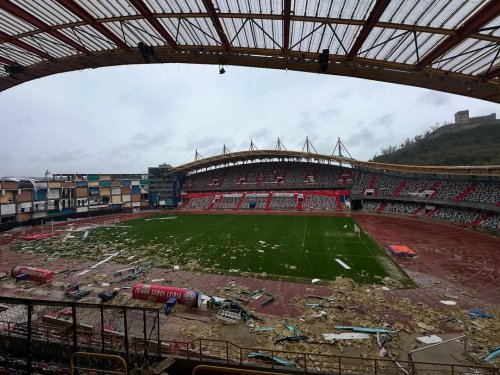 Avropa çempionatı üçün tikilmiş stadion dağıldı - FOTOLAR Avropa çempionatı üçün tikilmiş stadion dağıldı - FOTOLAR