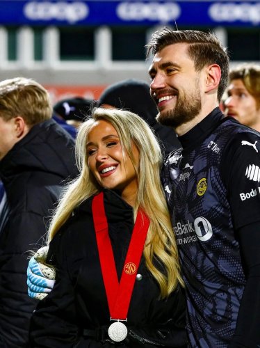 Çempionlar Liqasının ən yaxşı qapıçısının ilham pərisi - FOTOLAR