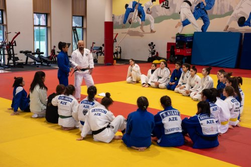 Yeni qaydalar millimizin üzvlərinə izah olundu - FOTOLAR