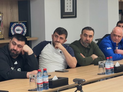 Millinin həkimi seminar keçirdi - FOTOLAR Millinin həkimi seminar keçirdi - FOTOLAR