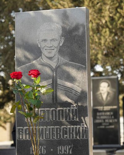 "Neftçi" Banişevskinin məzarını ziyarət etdi - FOTOLAR