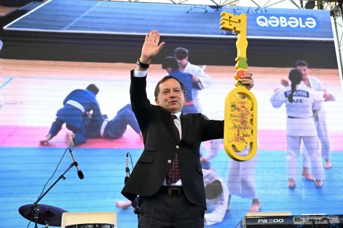 Qazaxda möhtəşəm parad və açılış - FOTOLAR