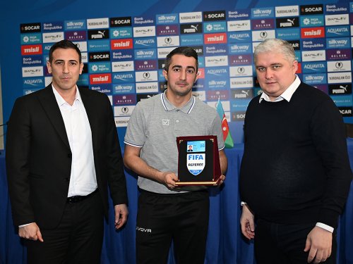 Fərəcullayev Əliyar Ağayevi gözləmədən hakimləri mükafatlandırdı - FOTOLAR