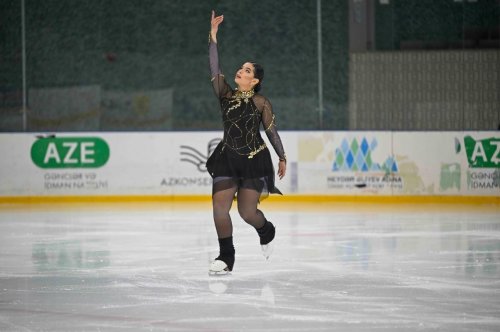 Bakıda fiqurlu konkisürmə şousu - FOTOLAR